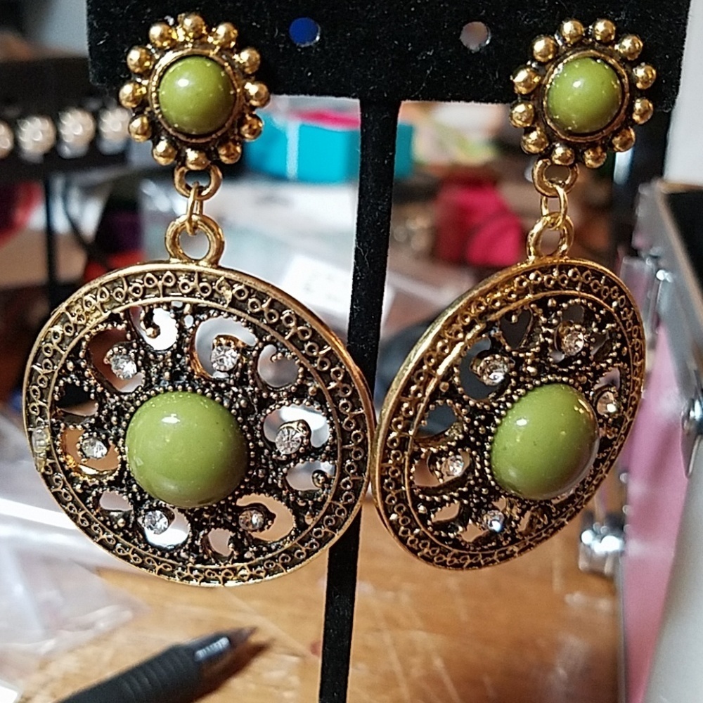 Vintage Rhinestone Green Antique Gold Earrings.